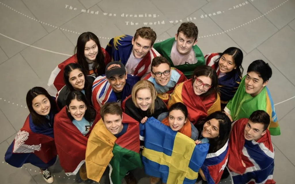 Sinh viên vô top Trường Đại học tập Thế Giới